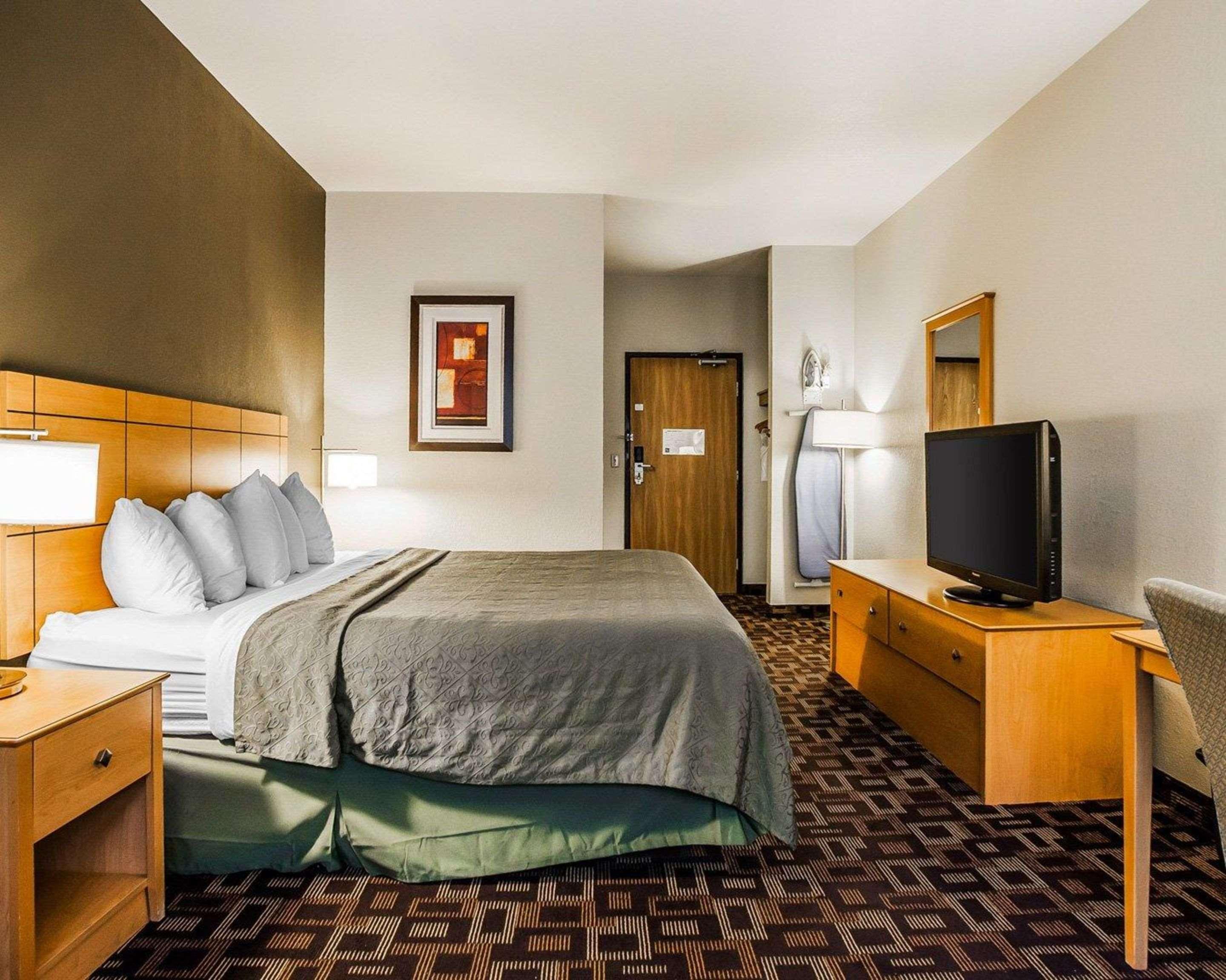 Quality Inn & Suites Des Moines Airport Exteriör bild