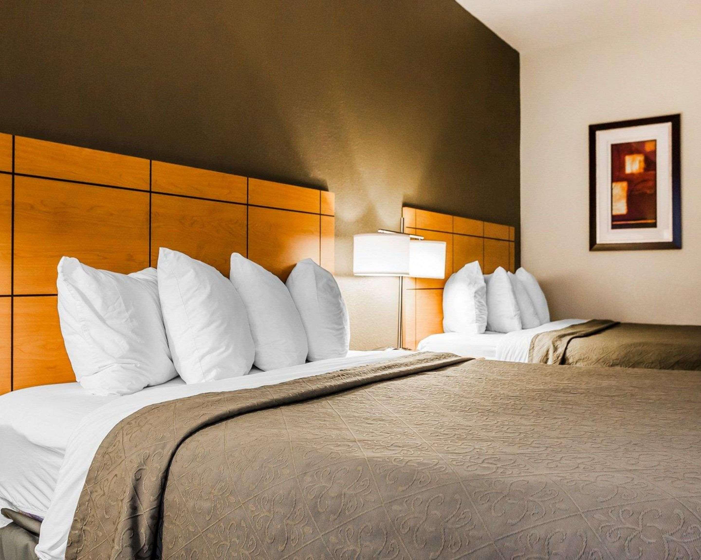 Quality Inn & Suites Des Moines Airport Exteriör bild