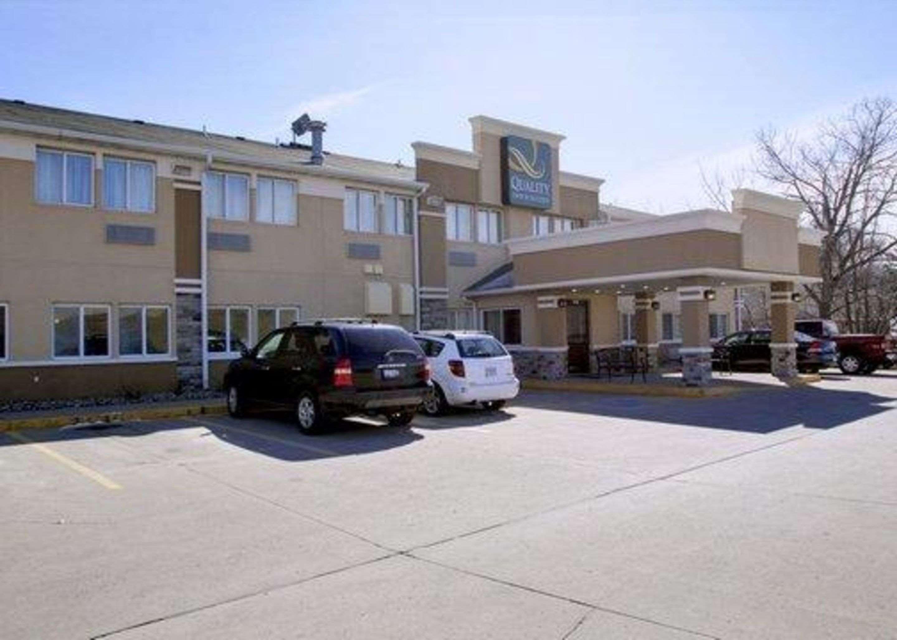 Quality Inn & Suites Des Moines Airport Exteriör bild