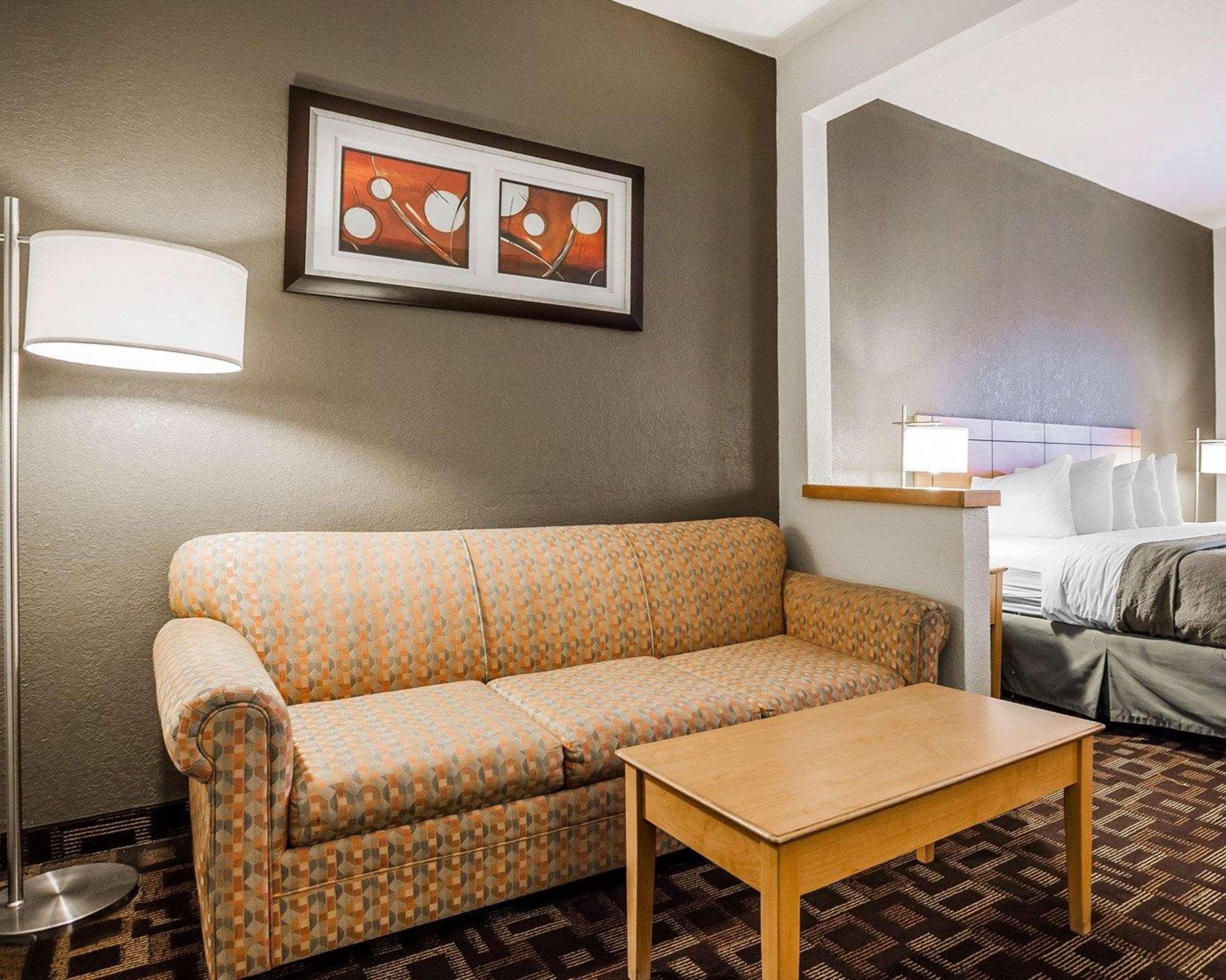 Quality Inn & Suites Des Moines Airport Exteriör bild