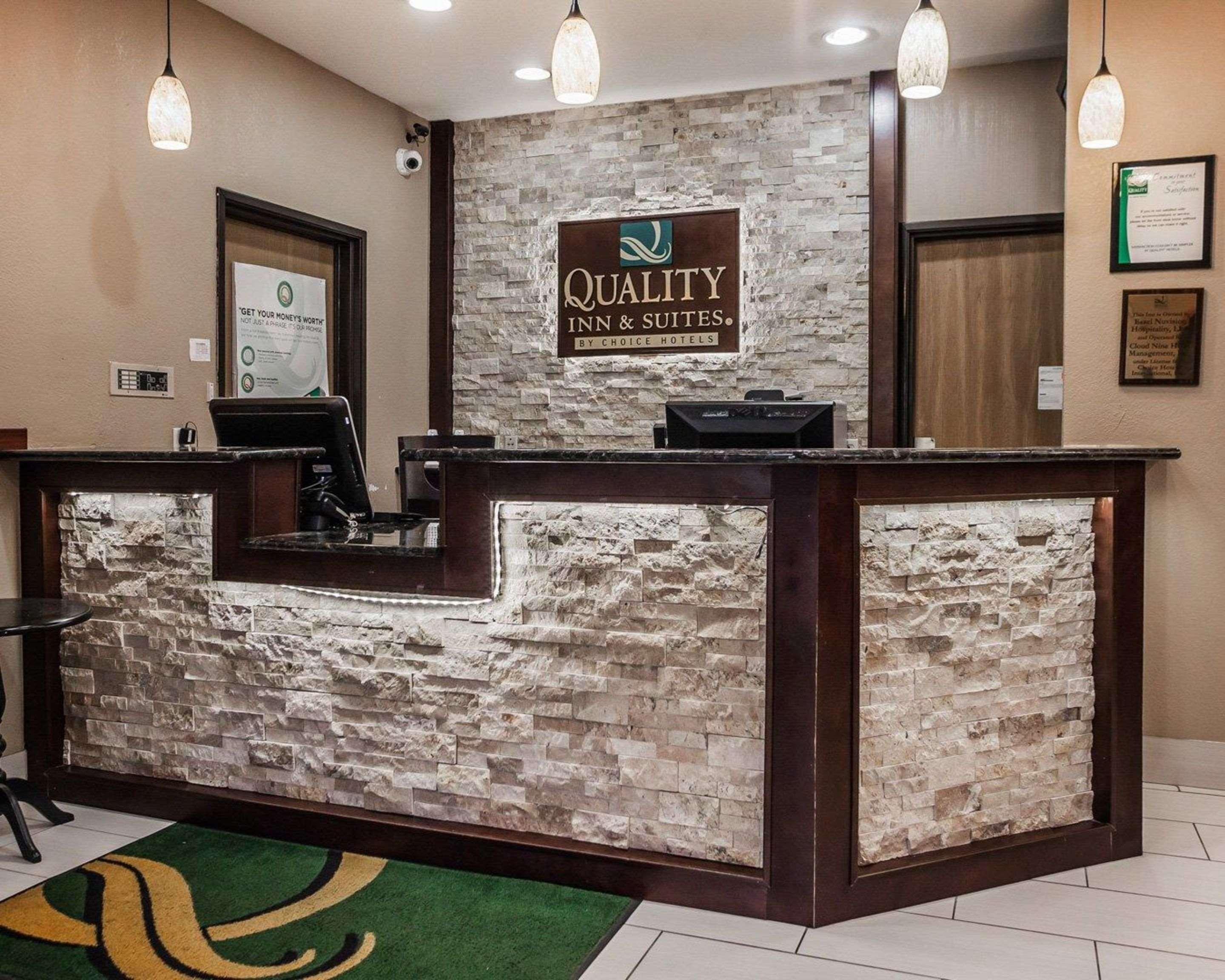 Quality Inn & Suites Des Moines Airport Exteriör bild