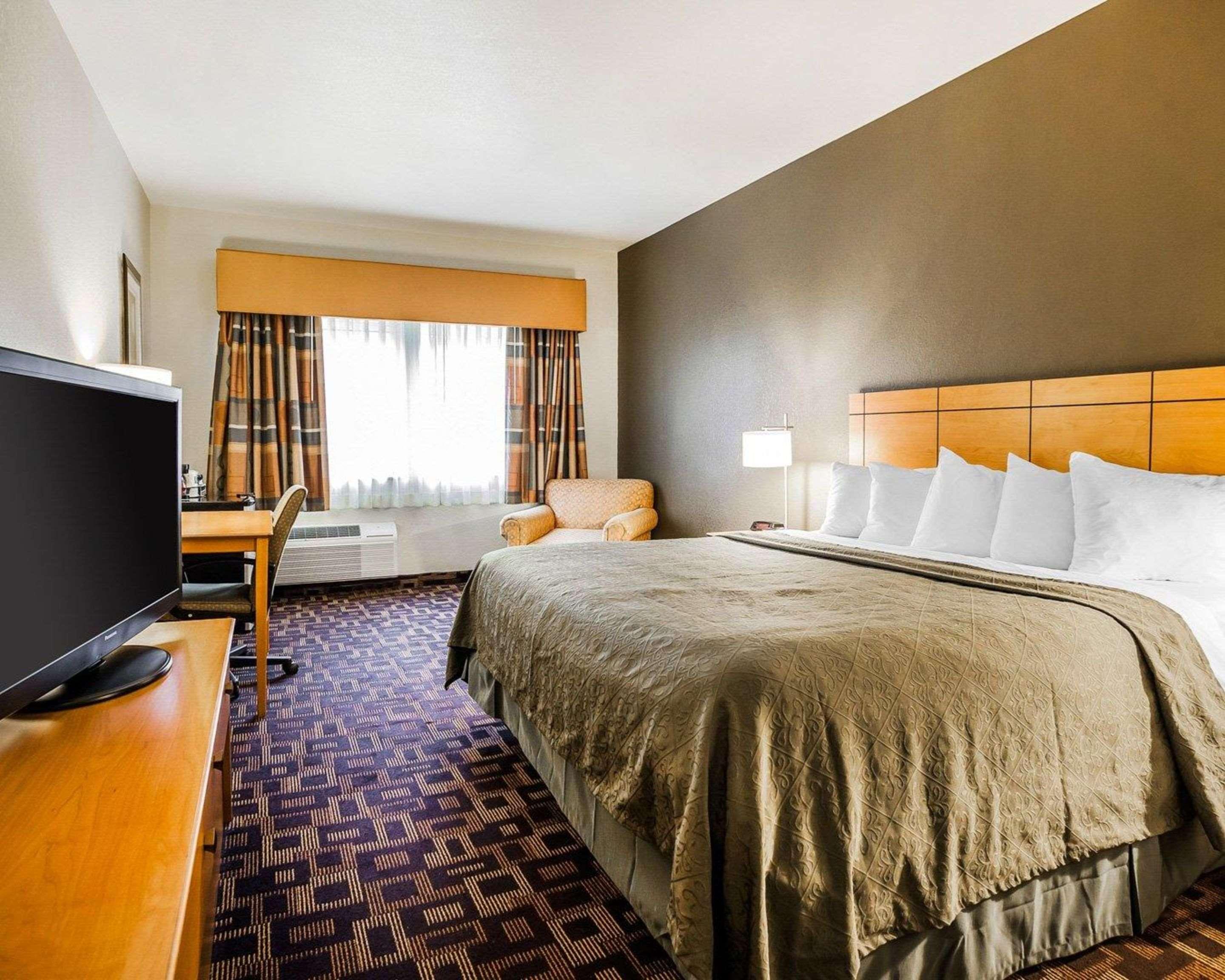 Quality Inn & Suites Des Moines Airport Exteriör bild