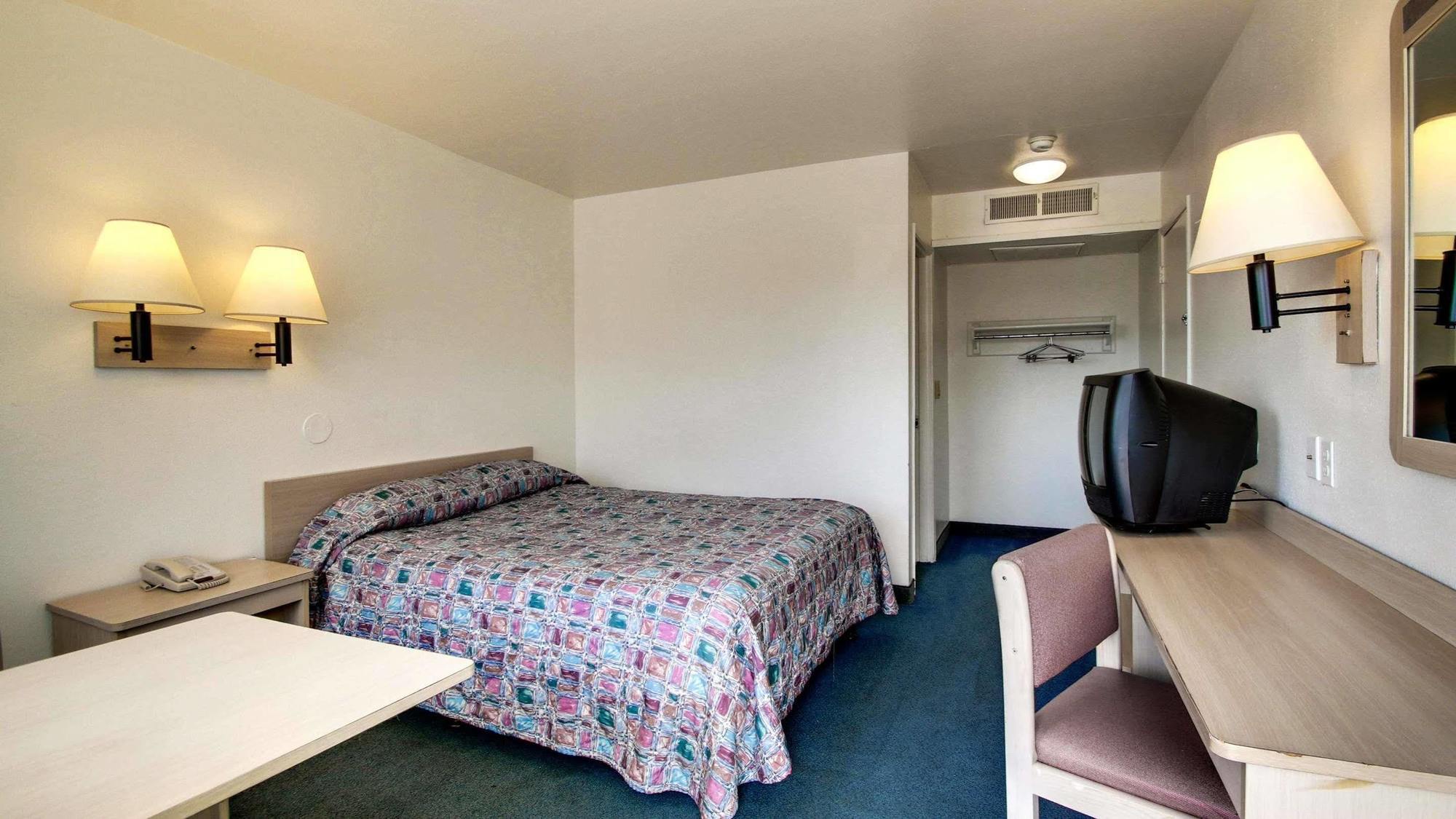 Quality Inn & Suites Des Moines Airport Exteriör bild