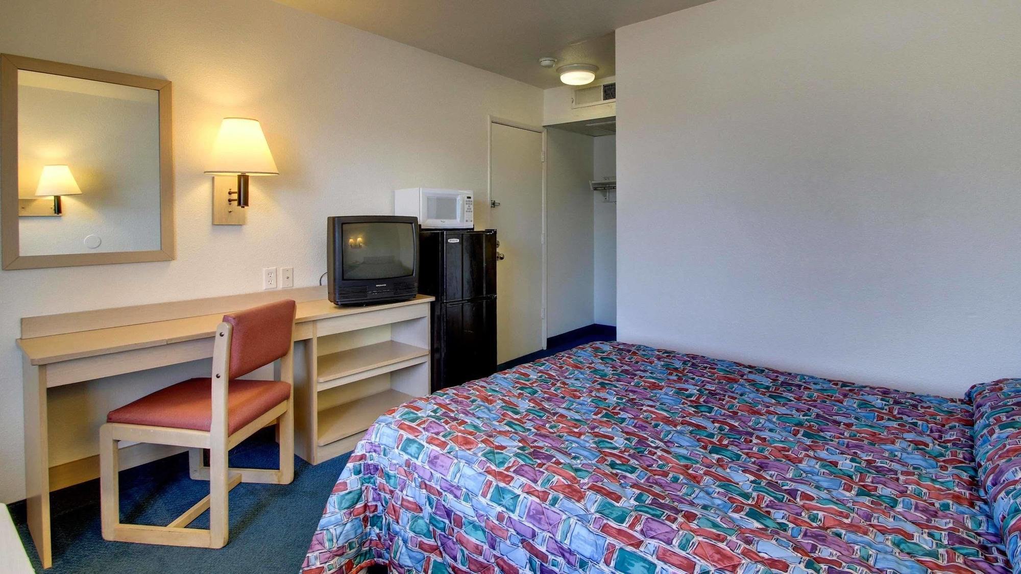 Quality Inn & Suites Des Moines Airport Exteriör bild