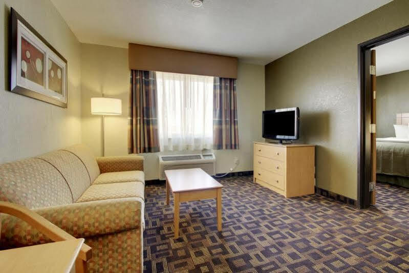 Quality Inn & Suites Des Moines Airport Exteriör bild